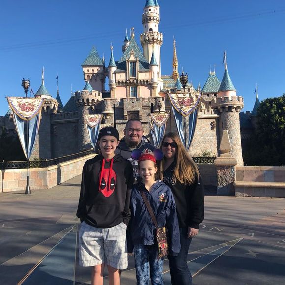 Meet your Posher, Apryl - Picture 1 of 1